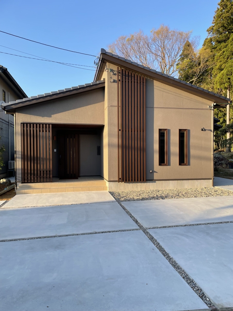 広いリビングに居ながら自然を楽しめる平屋|大黒建設｜いつまでも安心して暮らせる住まいを