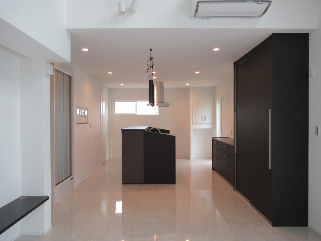 広い吹き抜けと広いウォークインクローゼットのある家|大黒建設｜いつまでも安心して暮らせる住まいを