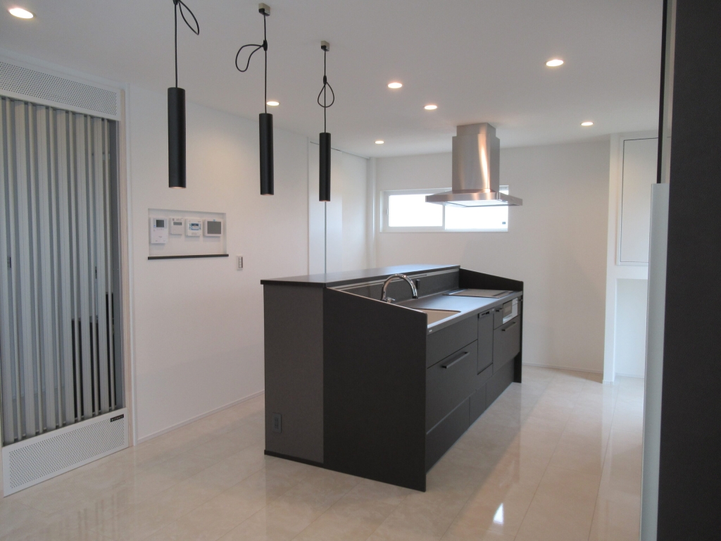 広い吹き抜けと広いウォークインクローゼットのある家|大黒建設｜いつまでも安心して暮らせる住まいを