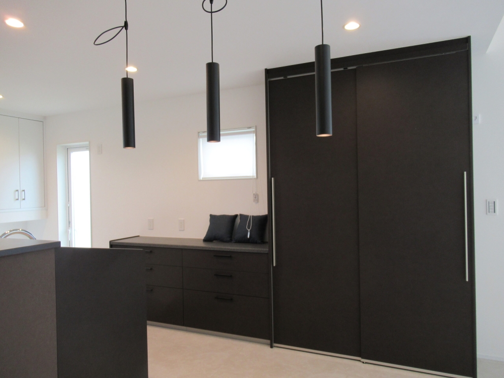 広い吹き抜けと広いウォークインクローゼットのある家|大黒建設｜いつまでも安心して暮らせる住まいを