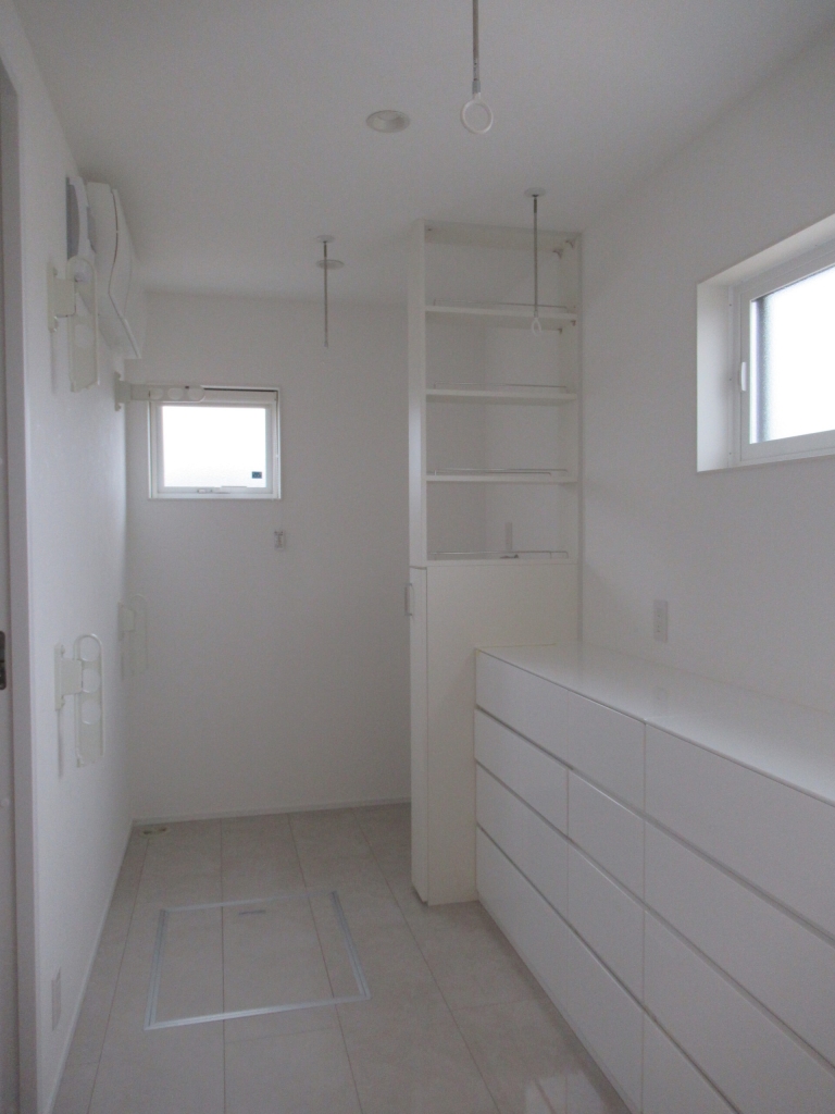 広い吹き抜けと広いウォークインクローゼットのある家|大黒建設｜いつまでも安心して暮らせる住まいを