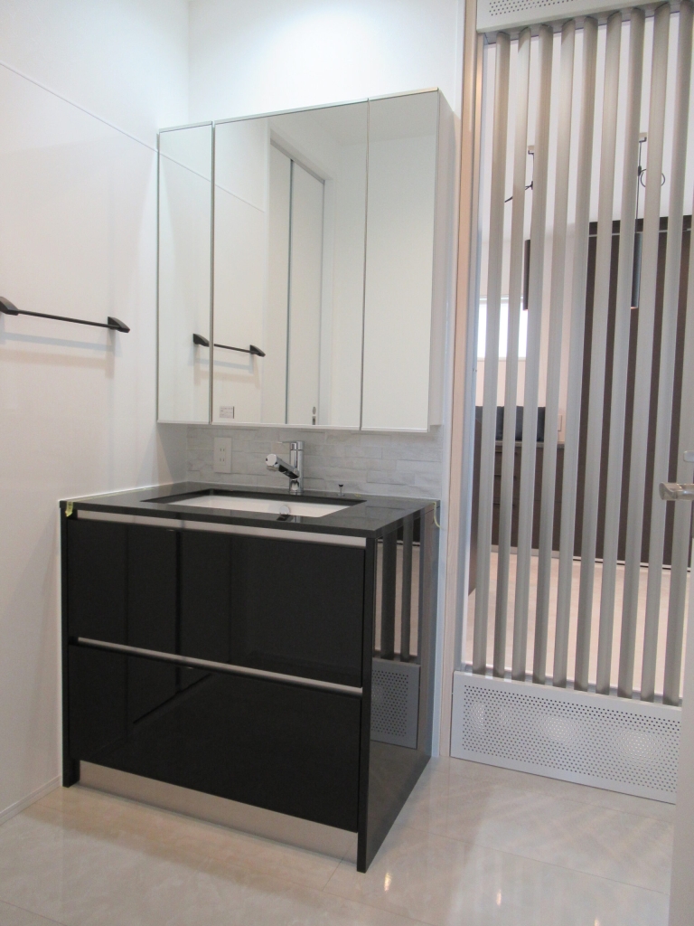 広い吹き抜けと広いウォークインクローゼットのある家|大黒建設｜いつまでも安心して暮らせる住まいを