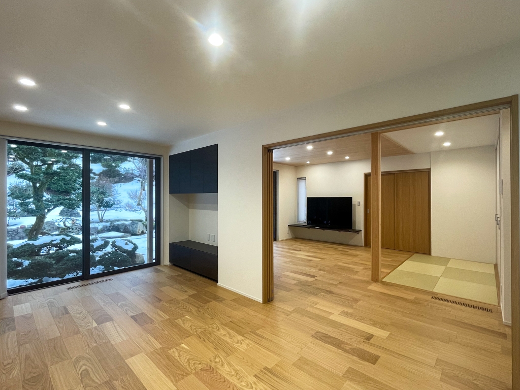 広いリビングに居ながら自然を楽しめる平屋|大黒建設｜いつまでも安心して暮らせる住まいを