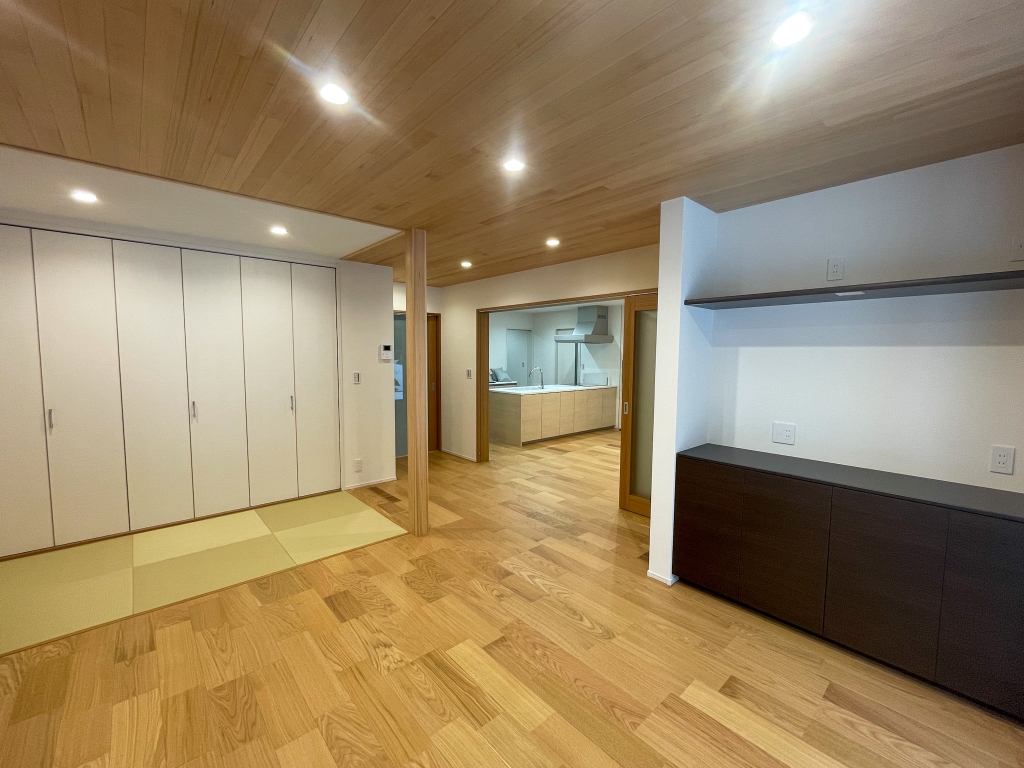 広いリビングに居ながら自然を楽しめる平屋|大黒建設｜いつまでも安心して暮らせる住まいを